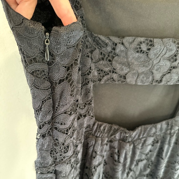NWT Sam Edelman LACE Sleeveless Midi Dress
BLACK, Size 6 - Picture 10 of 14